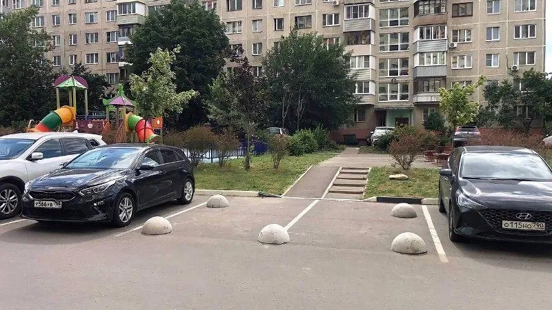 Во дворах Подмосковья усиливают меры обеспечения безопасности для предотвращения ДТП