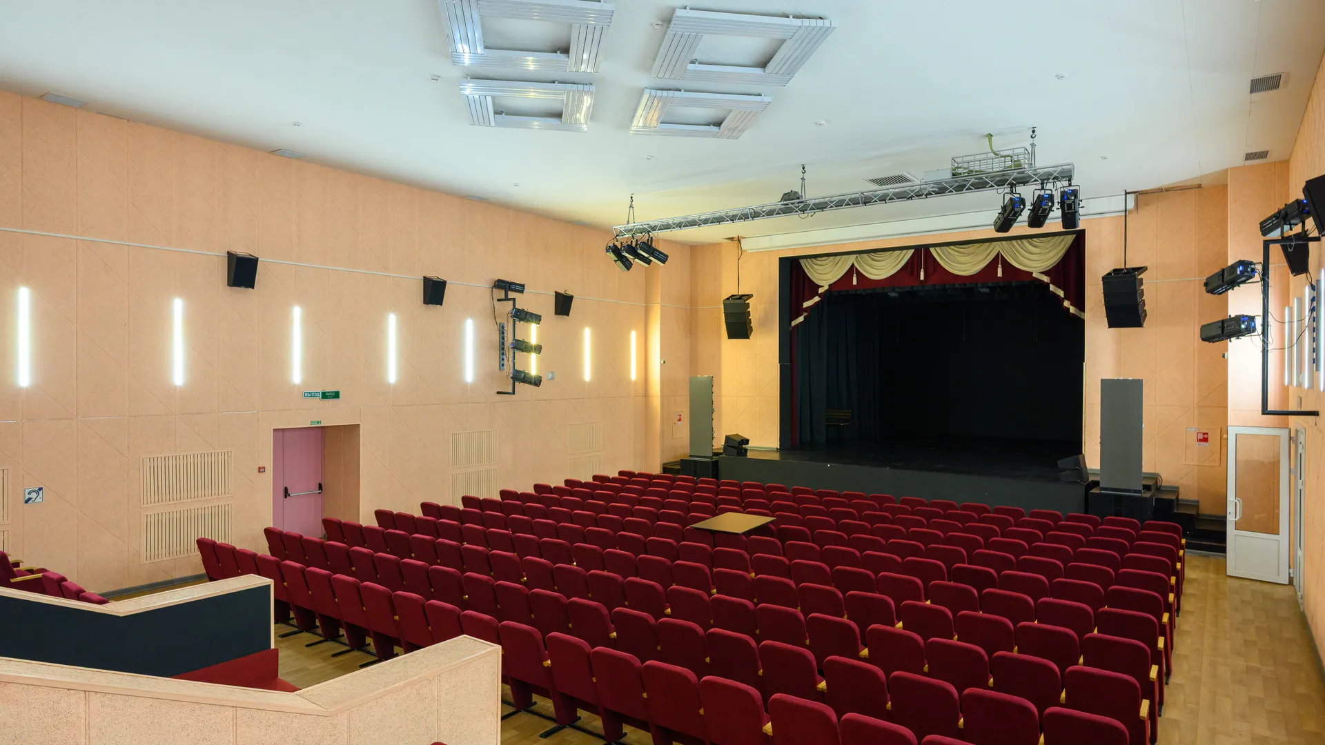 Концертный зал в Доме культуры на площади Пушкина в Орехово-Зуево – умном ДК