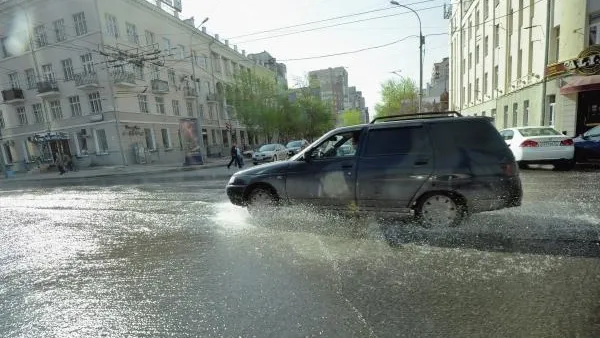 Екатеринбург стал напоминать Венецию после сильного ливня