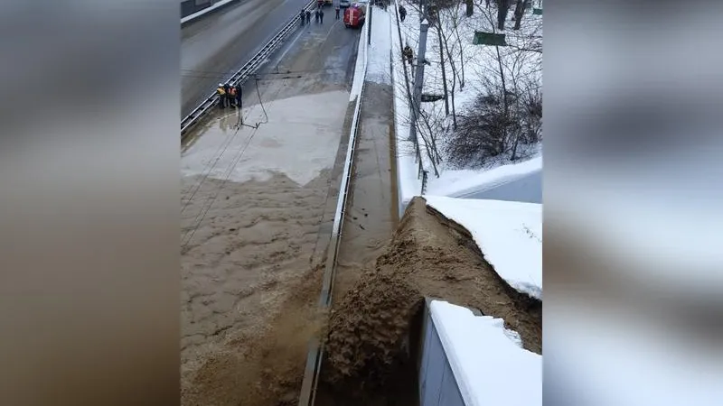 Водители Красногорска не могут попасть в Москву из-за затопленного тоннеля