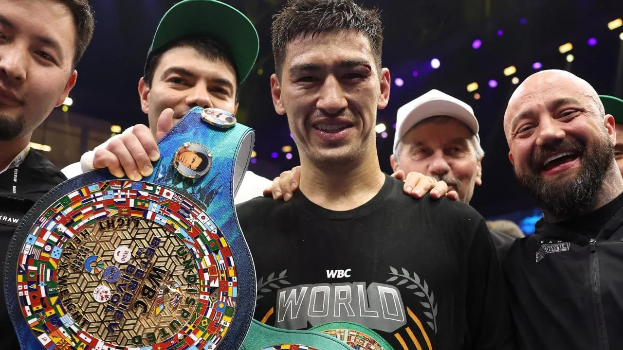 Вслед за поясом WBC Бивол может лишиться еще двух титулов
