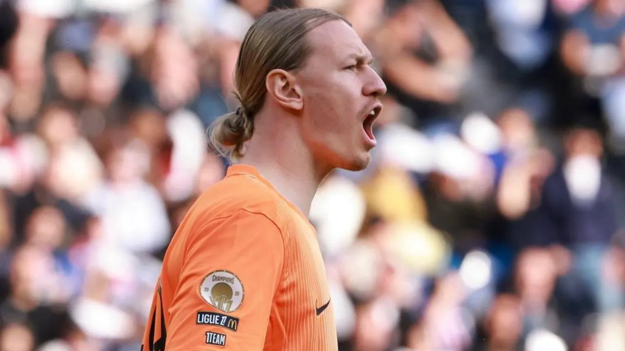 Французский журналист заявил, что Шевалье значительно сильнее Сафонова