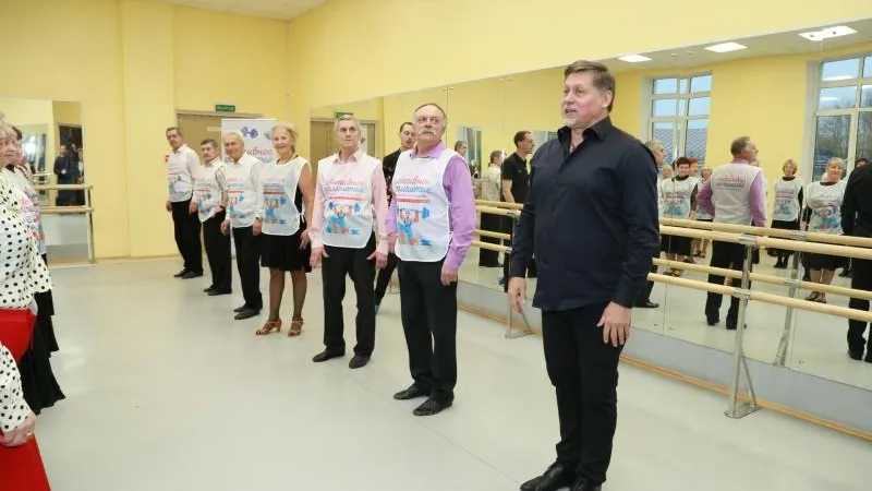 Один из известнейших балетмейстеров страны научил пенсионеров из Дмитрова танцевать кадриль и сиртаки