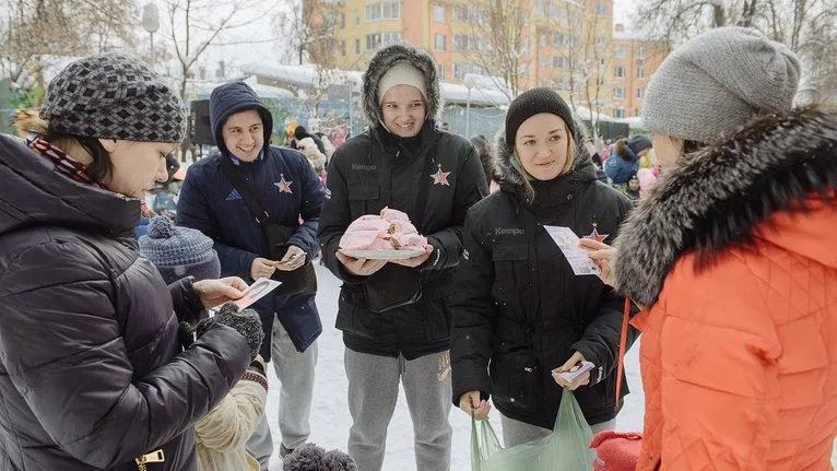В Звенигороде гандболистки «Звезды» угощали земляков блинами