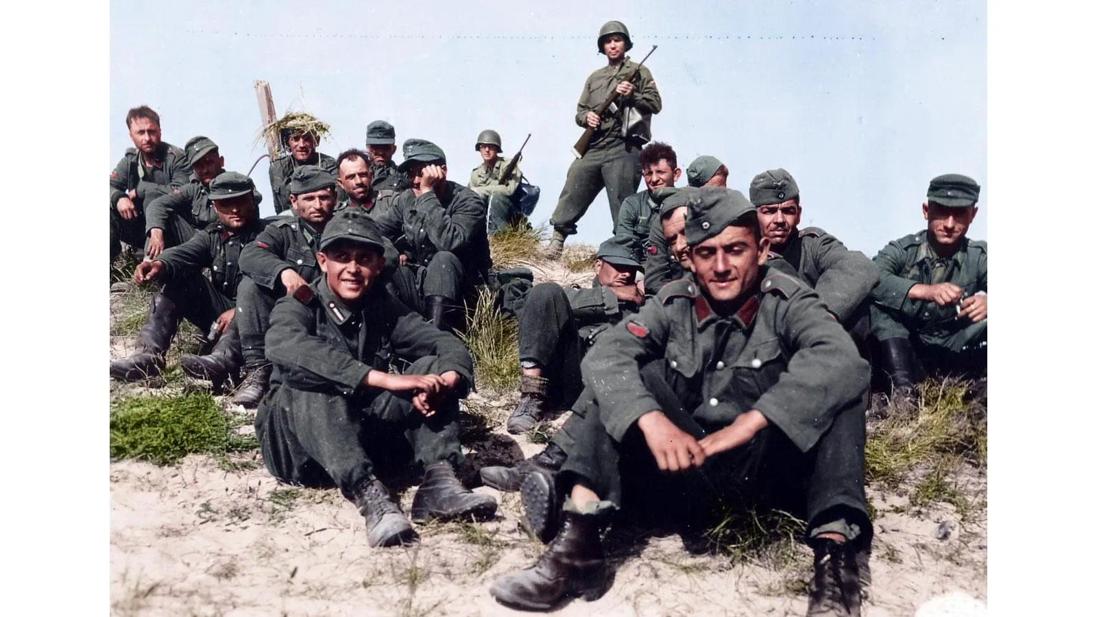 Грузинские легионеры под охраной американских солдат, 1945 год