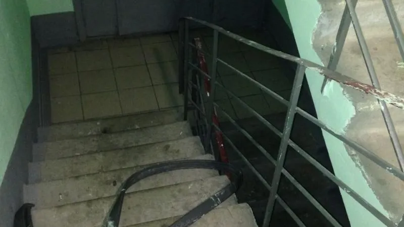 Подростки-вандалы устроили поджог и погром в подъездах Красногорска