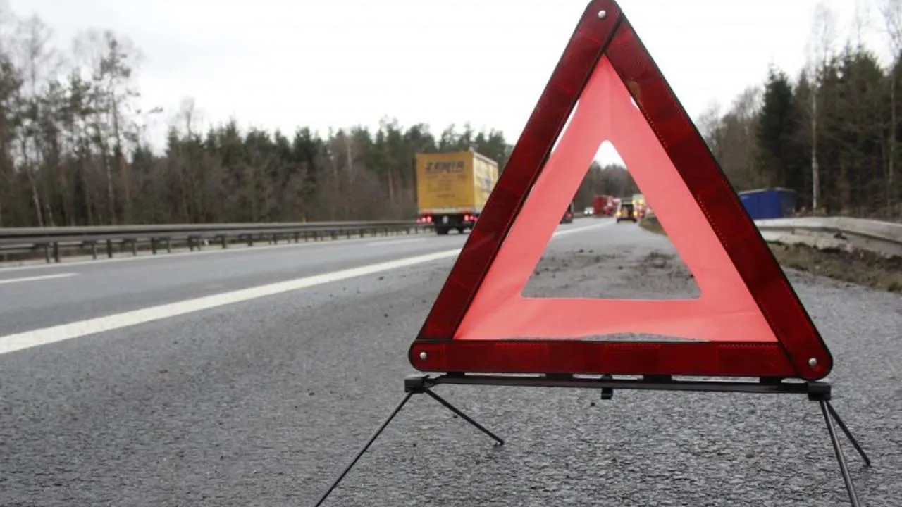 В Волгоградской области перевернулся школьный автобус