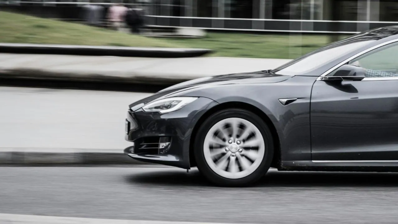 Маск представил роботакси от Tesla