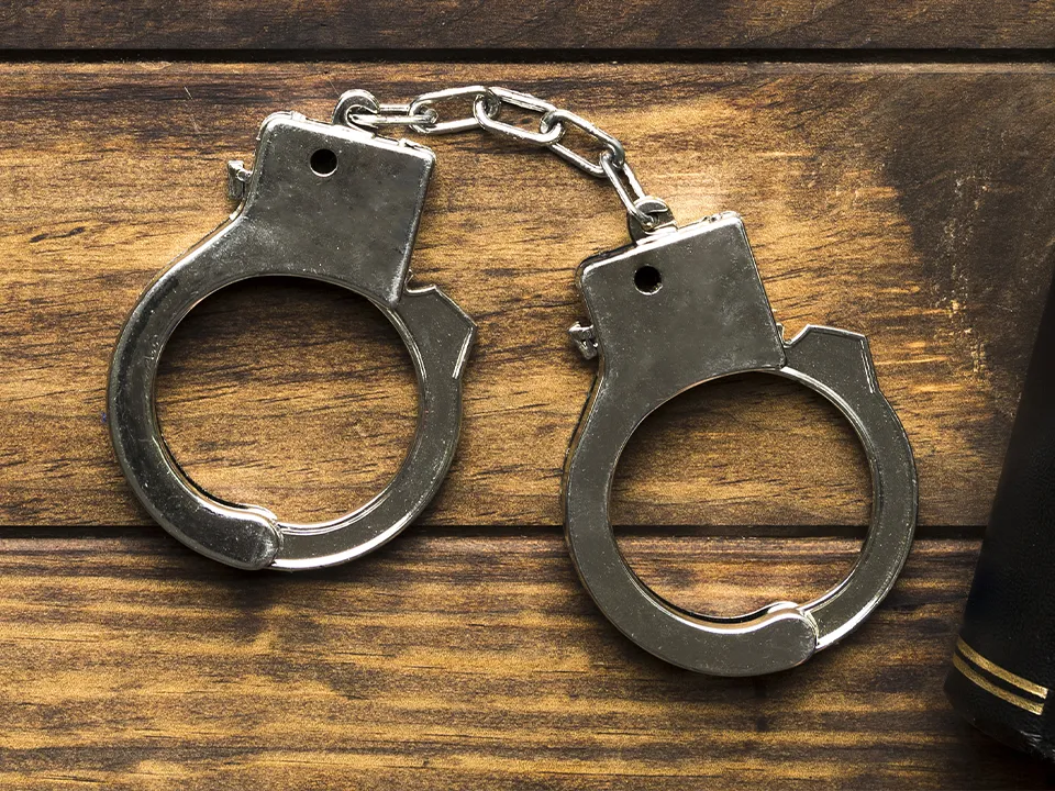 Выяснилось, что грозит жителю Подмосковья, который пытался ввезти в РФ 100 тыс. долларов