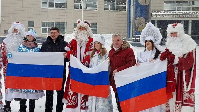 Деды Морозы Подмосковья устроили благотворительный автопробег