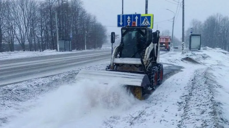 Четырнадцать с половиной тысяч километров дорог очистили от снега в МО за сутки