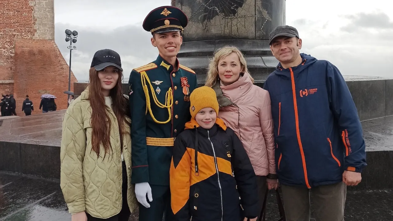 «Было в сердце две лампочки, одна погасла»: мать улыбчивого лейтенанта рассказала о гибели сына на СВО