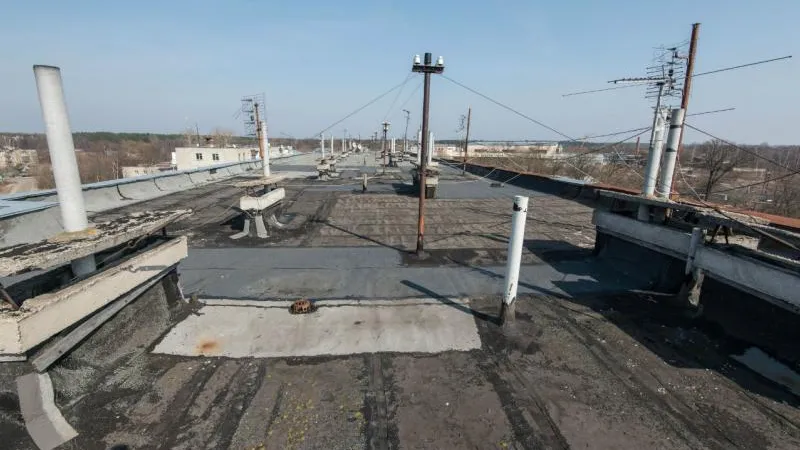 В Караваеве благодаря «Подмосковье сегодня» начали долгожданный ремонт крыши дома