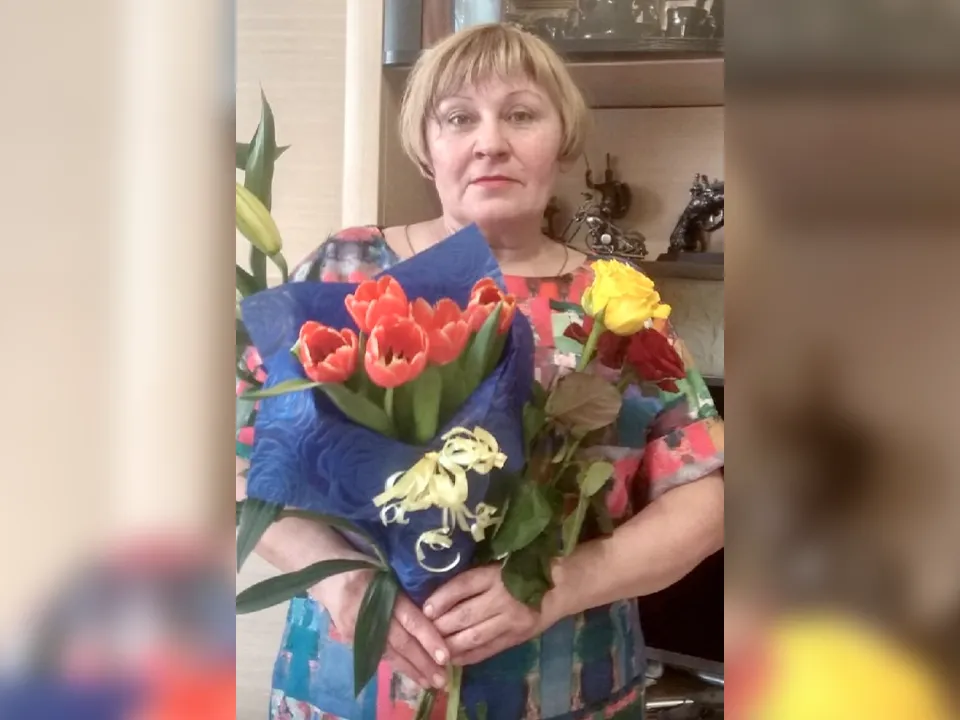 «Превращает получку в муку, масло, сахар и яйца»: женщина-дворник тратит зарплату на продукты для передовой