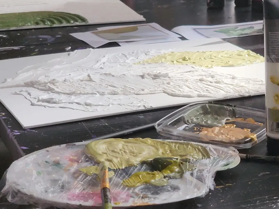 Процесс создания объема на картине. Фото: Иван Петрушин&nbsp;