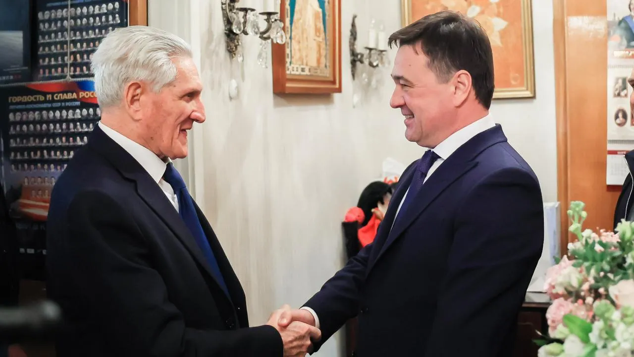 Губернатор Подмосковья поздравил дважды Героя СССР Бориса Волынова с Днем космонавтики