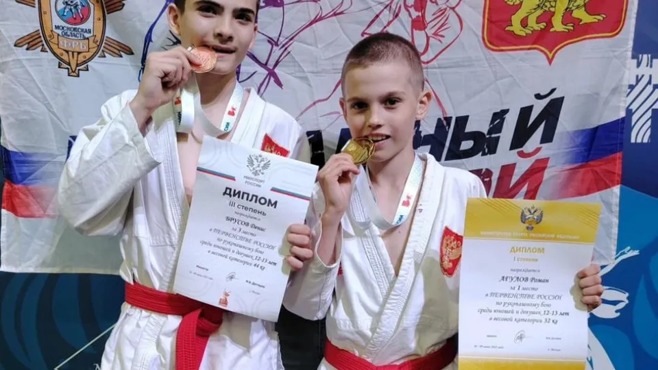 Роман Агулов на фото справа. Фото: спортшкола «Виктория»