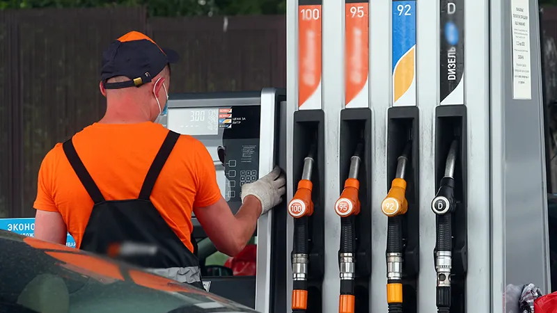 Экономист рассказал, кто больше всего пострадает от эмбарго на нефтепродукцию РФ