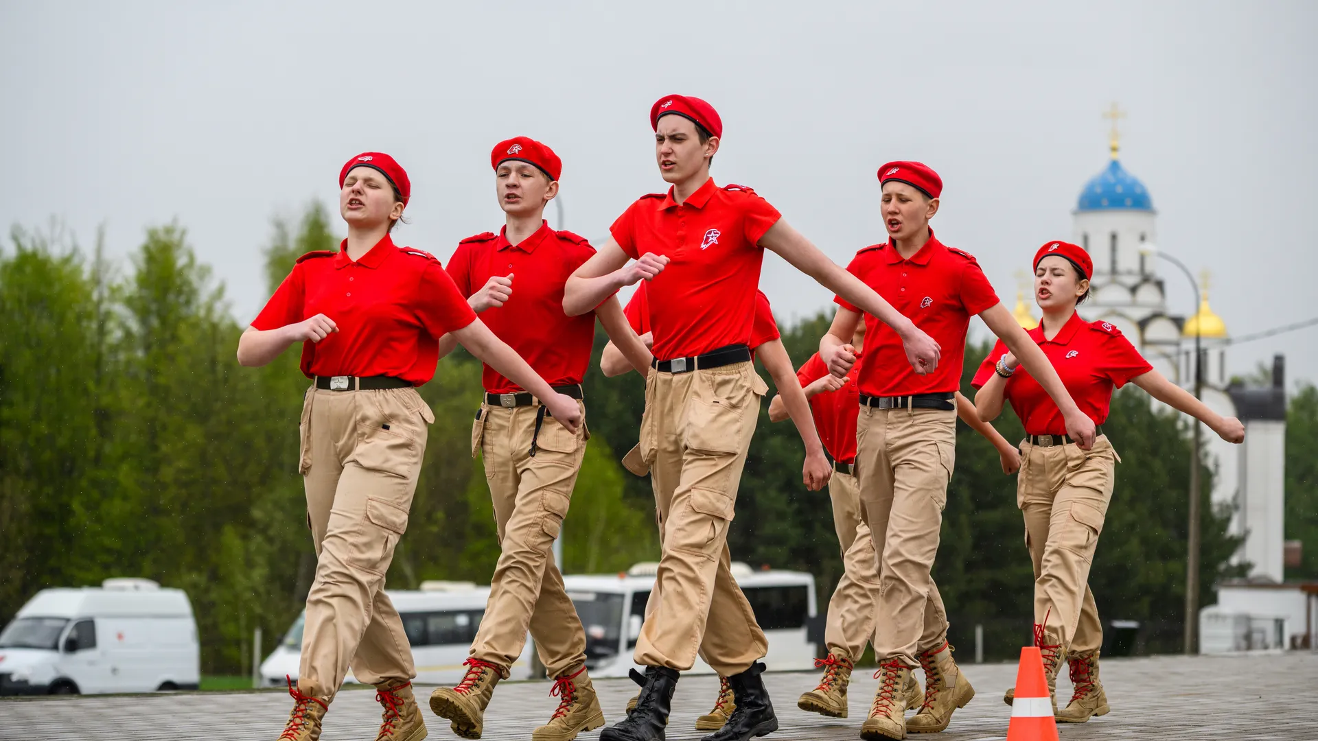 Военно-патриотическая игра «Юнармия, вперед!», посвященная Дню Победы, в Горках Ленинских