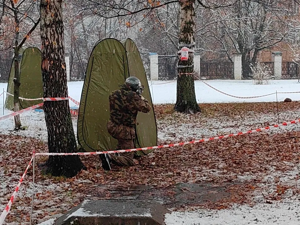 Один из этапов соревнований по тактической стрельбе. Фото: Елена Катасонова