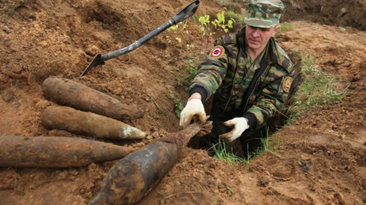 Житель Крыма подорвался на боеприпасе на юго-востоке острова