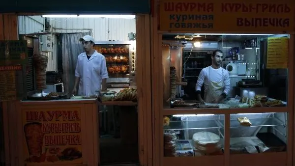 В Кызыле шаурмой отравились 130 человек