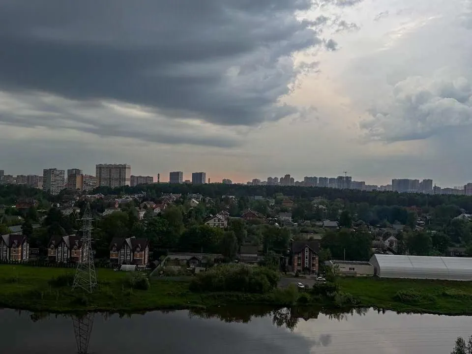До +1 ночью и ливни днем: что ждет Москву и Подмосковье в конце мая