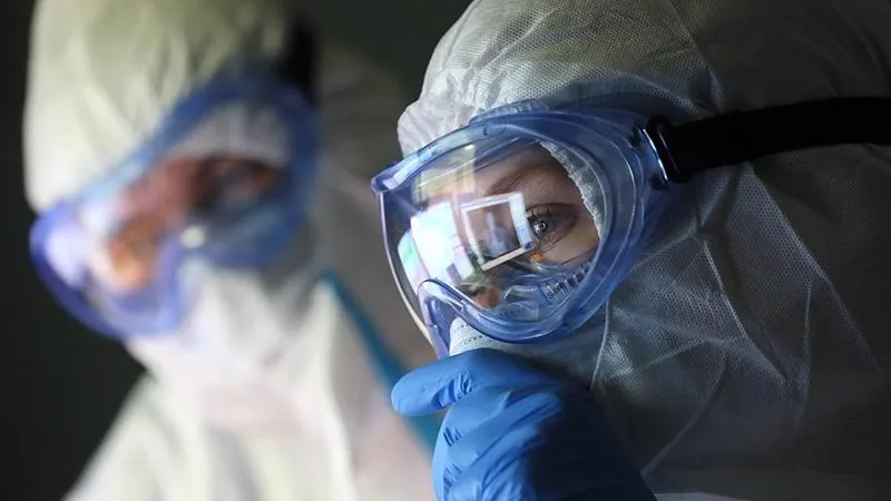 Отречение от мира: врачи МОНИКИ спасают больных COVID-19 в экстремальных условиях