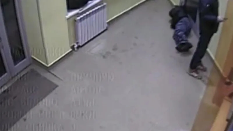 Мужчину, укравшего телефон у спящего посетителя банка, задержали в Подольске
