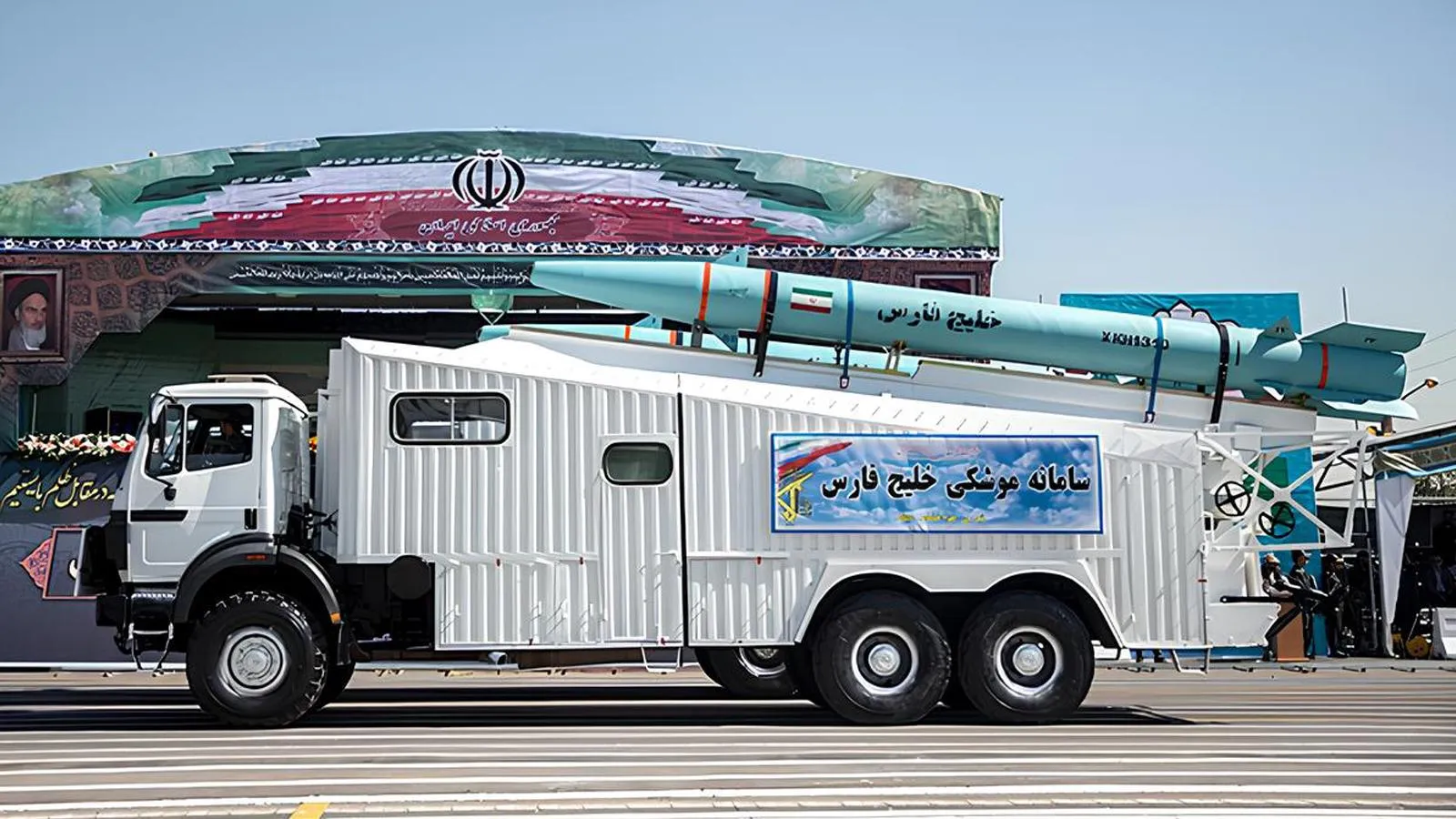 Ракета «Халидж-е Фарс» на пусковой установке во время парада Священной обороны Ирана в 2015 году, Тегеран. Fars Media Corporation