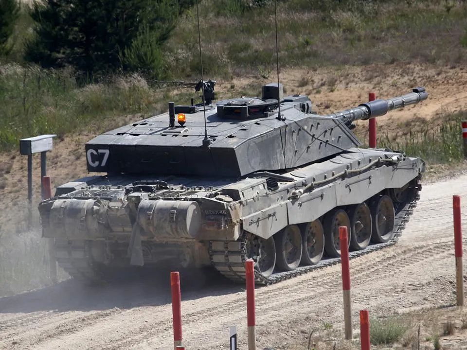 «Обыкновенная куча железа»: выяснилось, почему западные танки опозорились в первом же бою на Украине