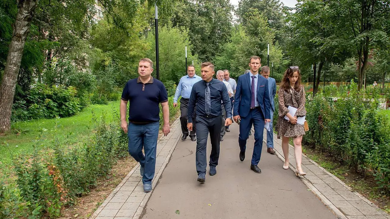 Глава Подольска проконтролировал ход благоустройства  городского лесопарка