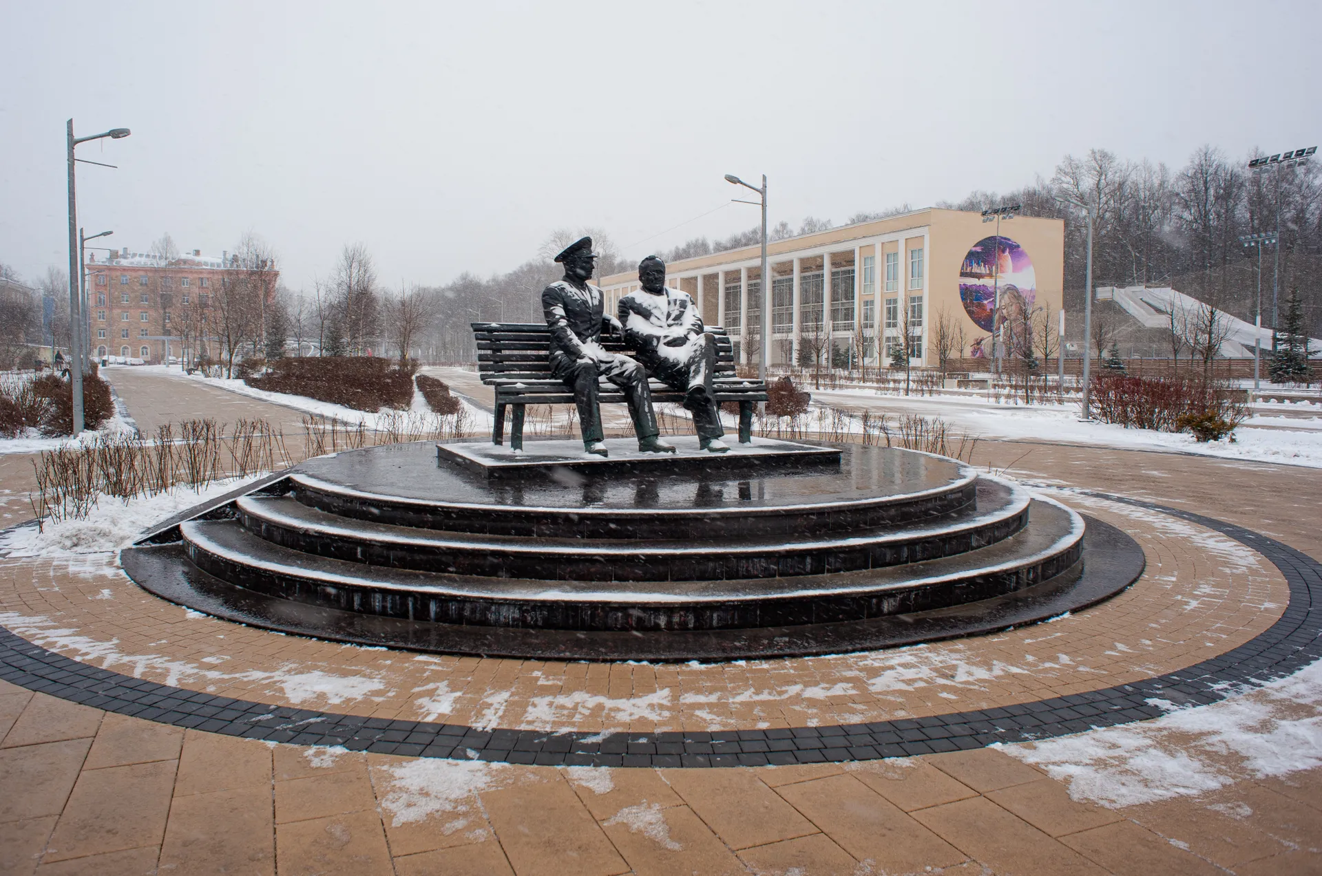 Памятник Гагарину и Королеву в городе Королев
