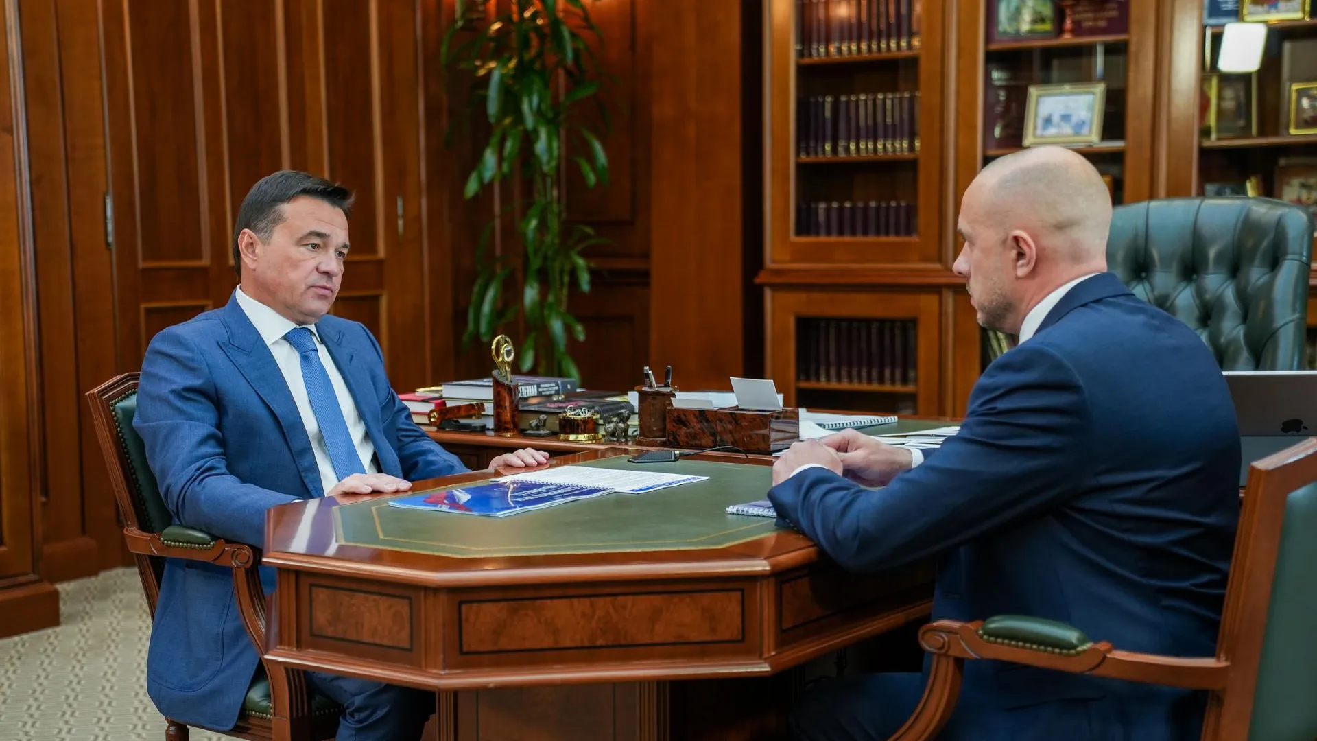 Губернатор Подмосковья провел рабочую встречу с главой Солнечногорска