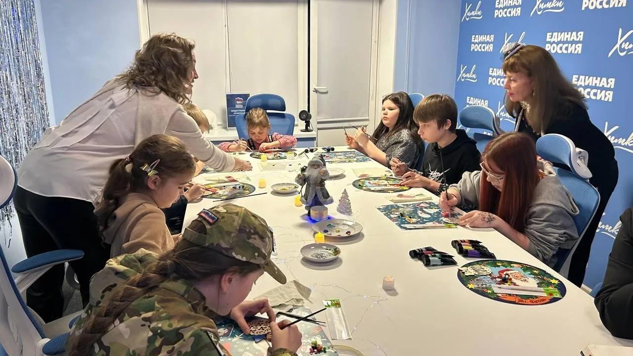 Для жителей Химок провели мастер-класс по елочным игрушкам