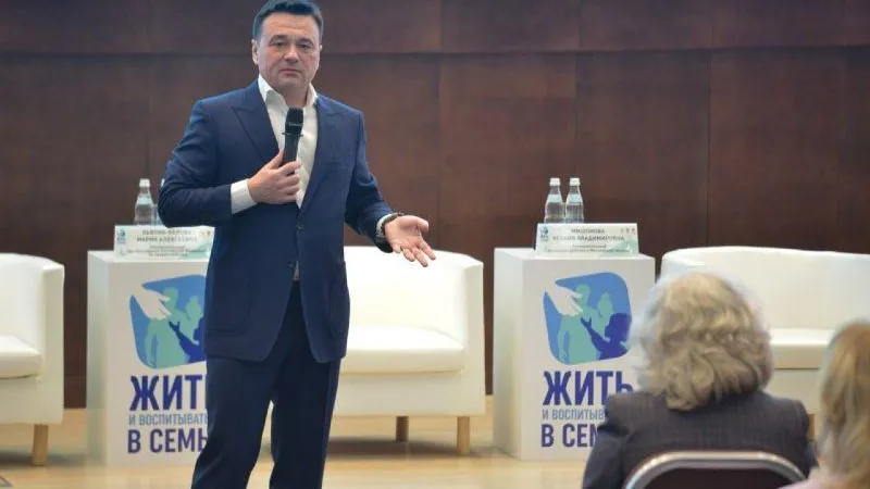 Губернатор призвал искать новые пути решения проблем детей-сирот