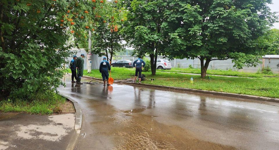 Подтопление рядом с домом на Молодежной улице в Климовске устранили за час