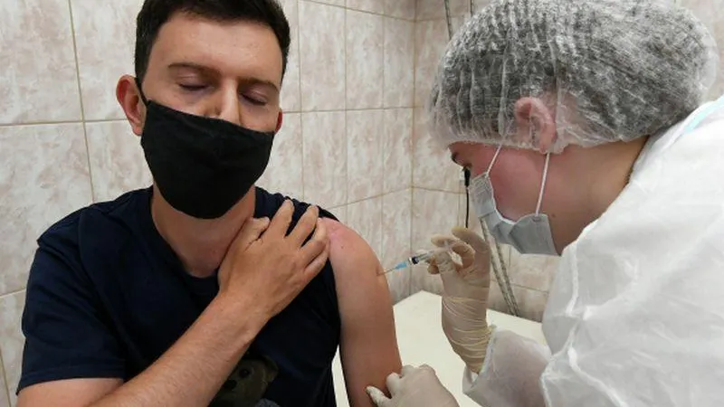 Пятьдесят тысяч человек ежедневно прививаются в Подмосковье