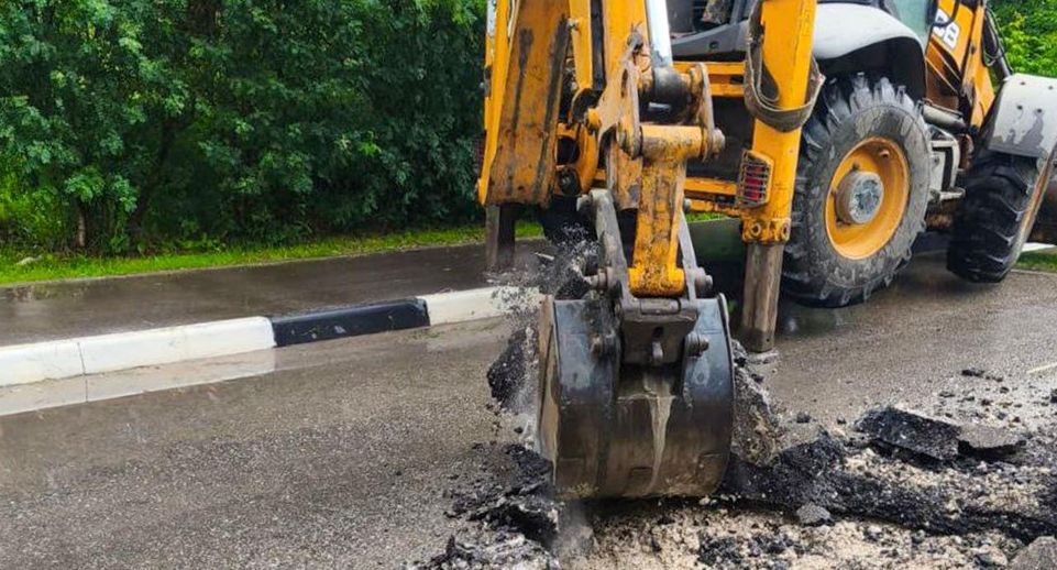 Подмосковные коммунальщики провели 30 работ на водопроводных сетях за сутки
