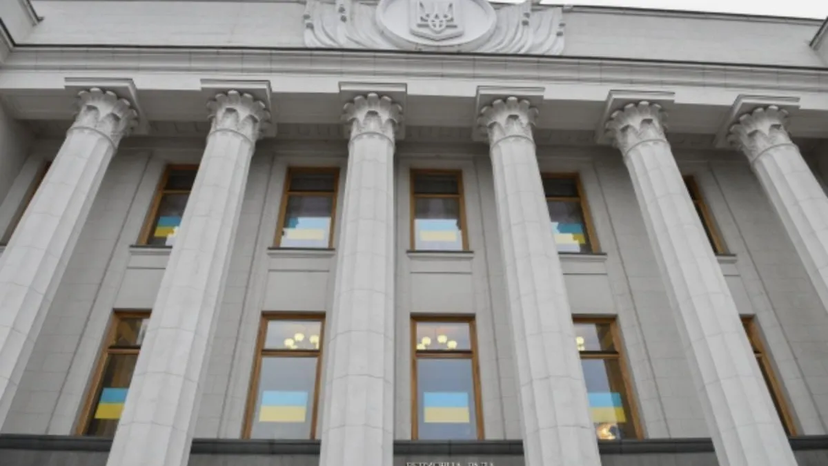 Украинским депутатам запретили уезжать из страны