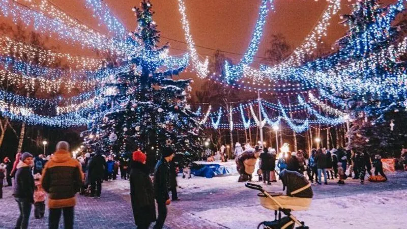 В Кашире засверкала огнями новогодняя елка
