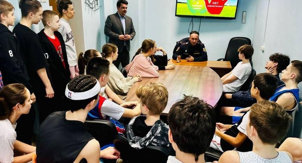 Росгвардия Подмосковья провела патриотические занятия для школьников