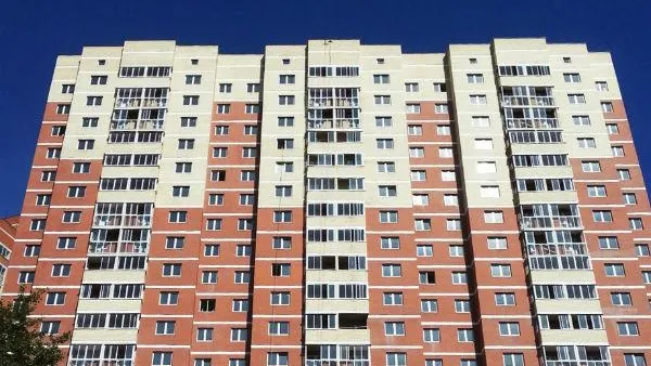 Жители снесенной аварийки получили квартиры в новом доме в Люберцах