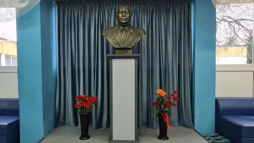 Бюст генерал-лейтенанта Алексея Бесчастнова установили в школе во Фряново