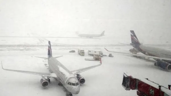 Самолет выкатился за пределы взлетно-посадочной полосы в аэропорту Шереметьево