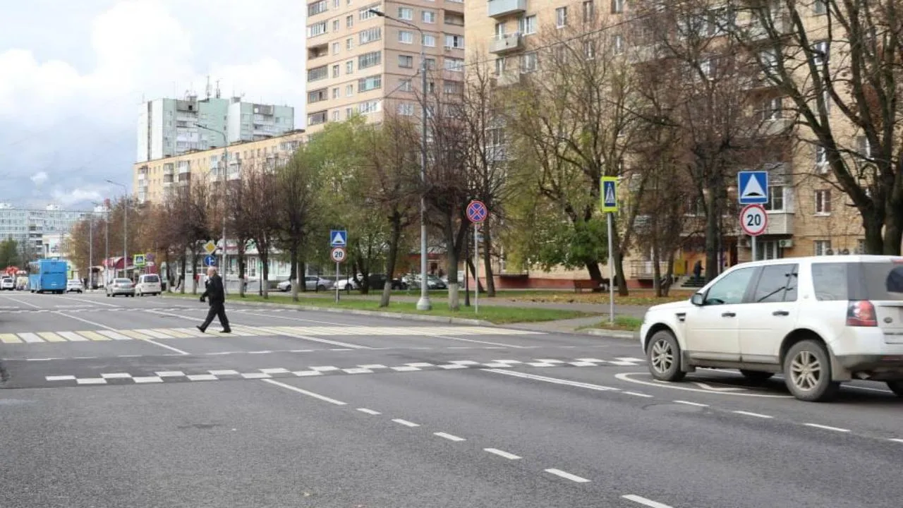 Дорожные службы Подмосковья перевели в режим повышенной готовности из-за снегопада