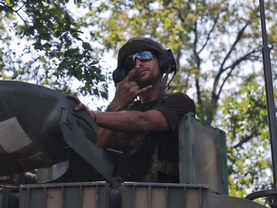 «Раздевали и вырезали свастику»: украинцы издевались над телами российских военных