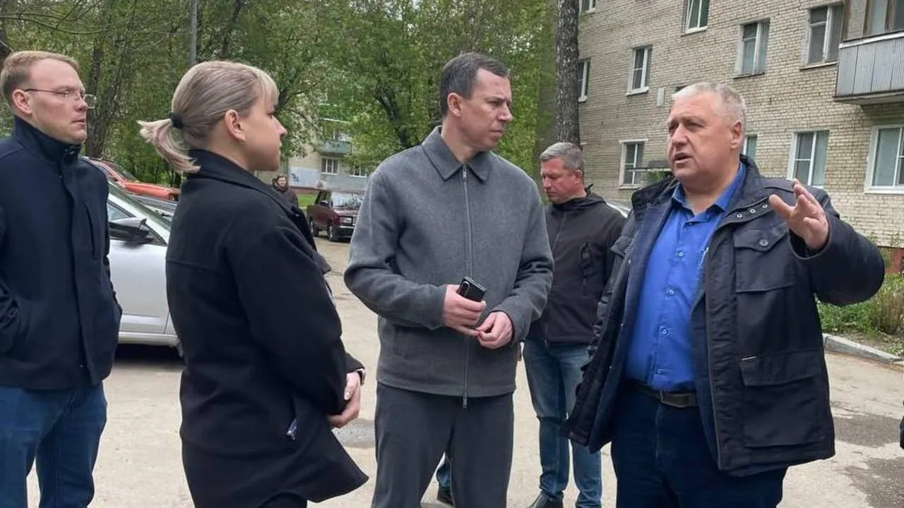 Александр Мамлай проверил содержание территорий в микрорайоне Фетищево Подольска