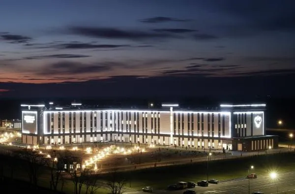 Вид на здание многопрофильного медицинского центра Федерального медико-биологического агентства в Мариуполе