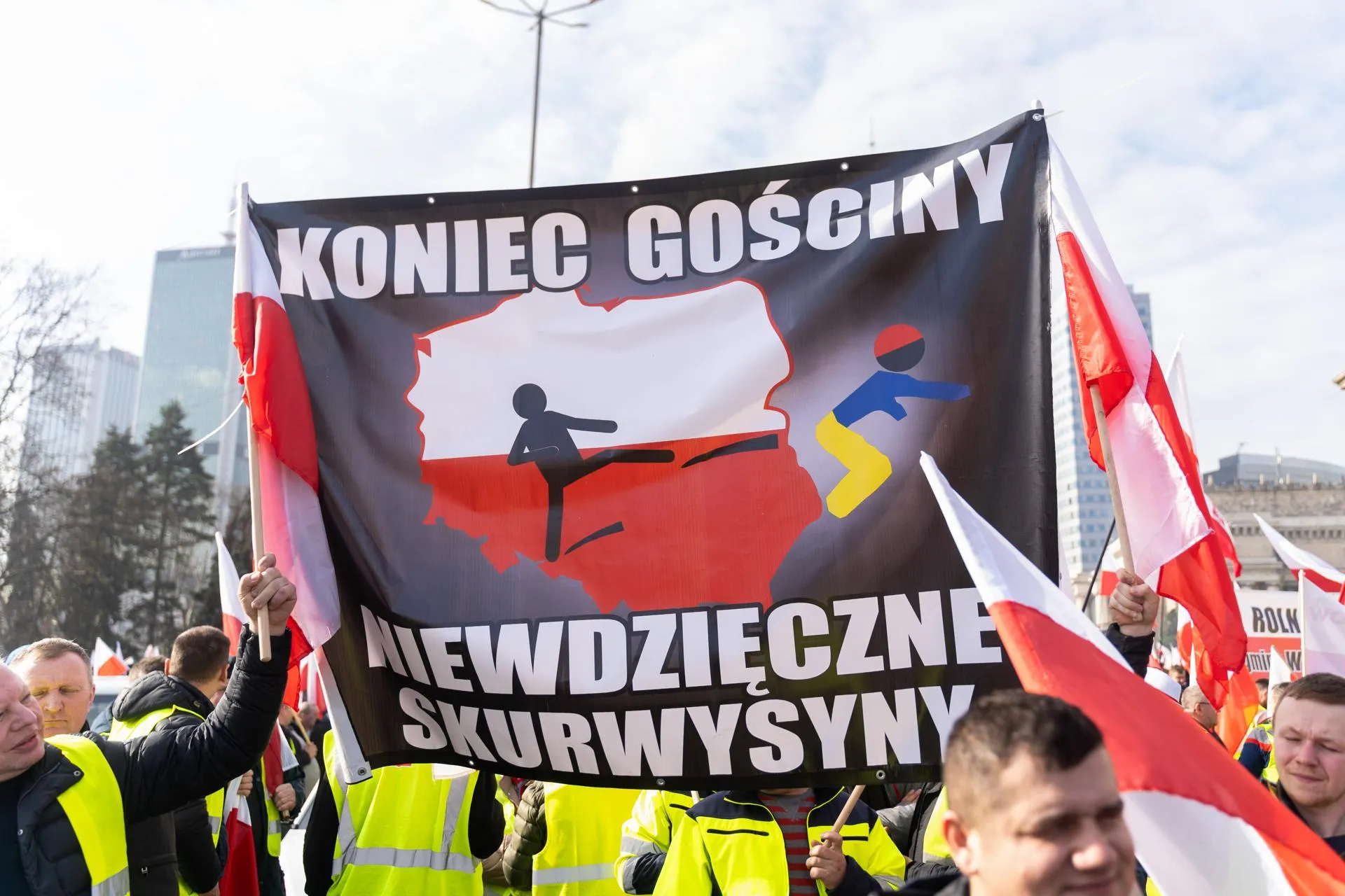 Красноречивый плакат польских фермеров по поводу украинского зерна на территории ЕС